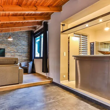 Hébergement de vacances Splendide Maison De 330m Avec Piscine Interieure