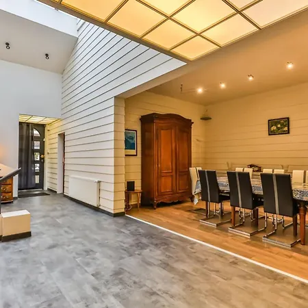 Hébergement de vacances Splendide Maison De 330m Avec Piscine Interieure *