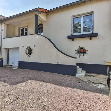Hébergement de vacances Splendide Maison De 330m Avec Piscine Interieure