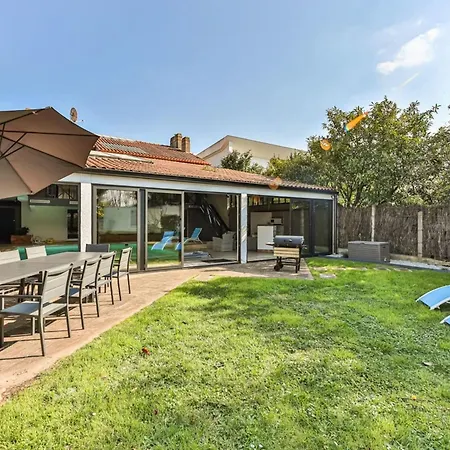 Splendide Maison De 330m Avec Piscine Interieure Hébergement de vacances *