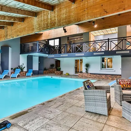 Hébergement de vacances Splendide Maison De 330m Avec Piscine Interieure *